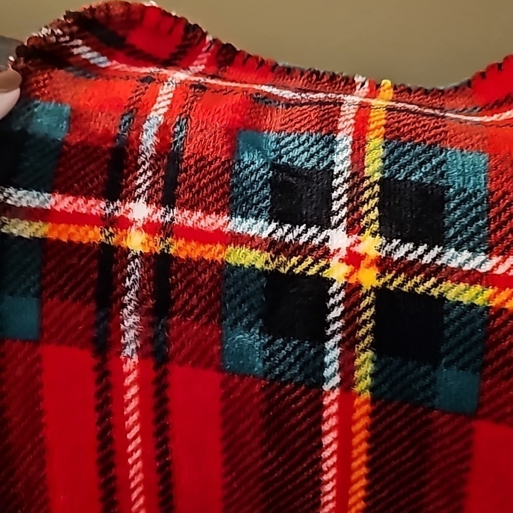 Love Victoria 50 x 60 plaid fleece sherpa Christmas blanket - Picture 4 of 6